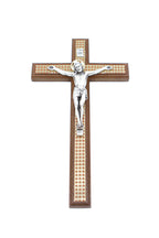 Wandkreuz mit Metallkorpus